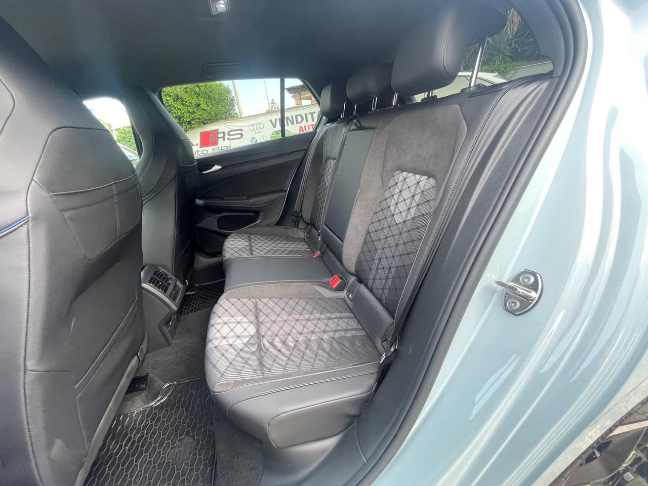 Volkswagen Golf 8.5 R-Line DSG 2.0 TDI 150cv