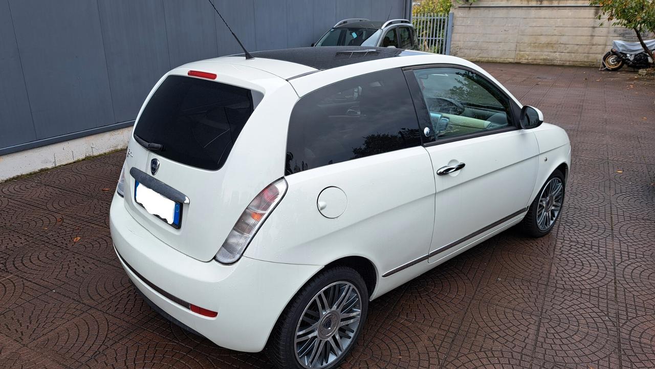 Lancia Ypsilon 1.4 Argento Ecochic GPL