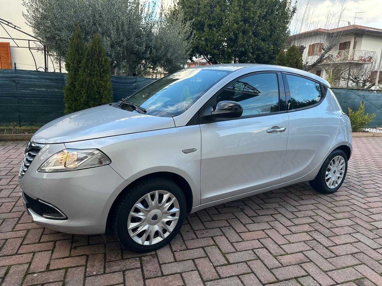Lancia Ypsilon 1.2 69 CV 5 porte GPL Ecochic Platinum