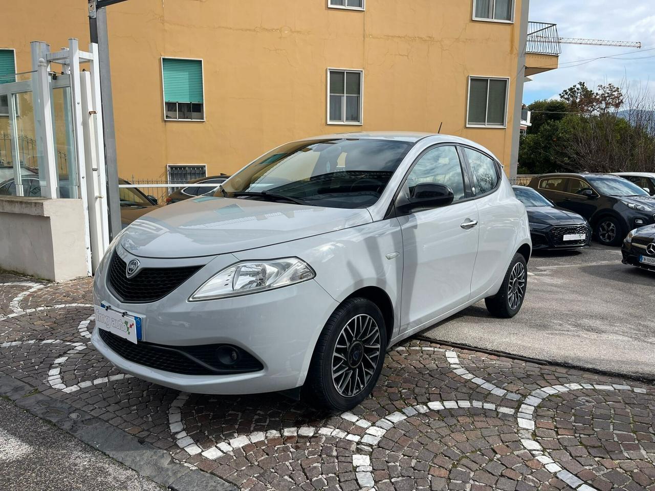 Ypsilon 1.2 69 CV 5 porte GPL Ecochic Gold