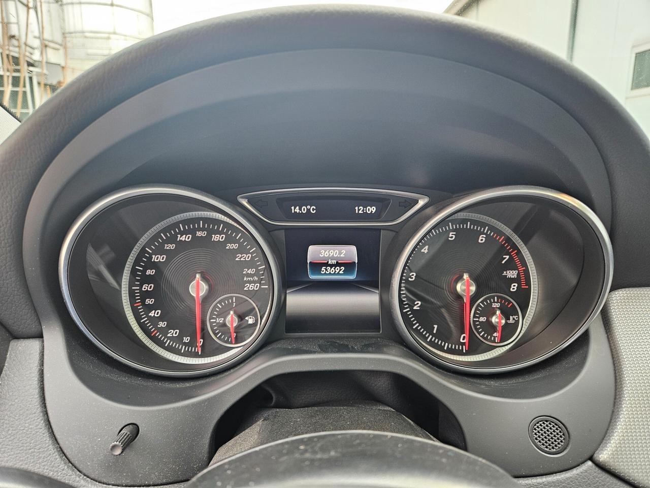 Mercedes-benz CLA 180 Premium