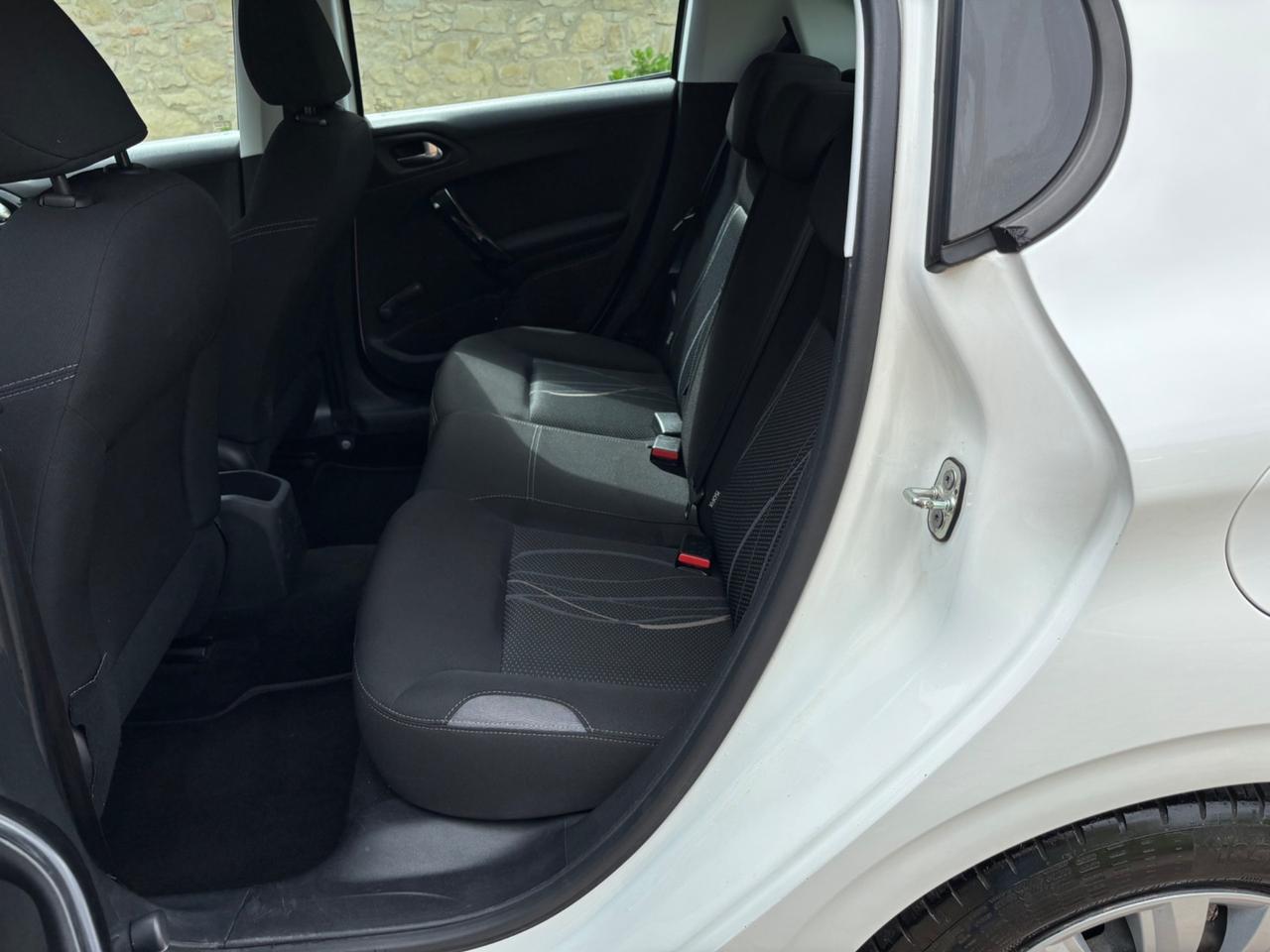 Peugeot 208 1.4 HDi 68 CV 5 p. 45.000 Km OK NEOPATENTATI