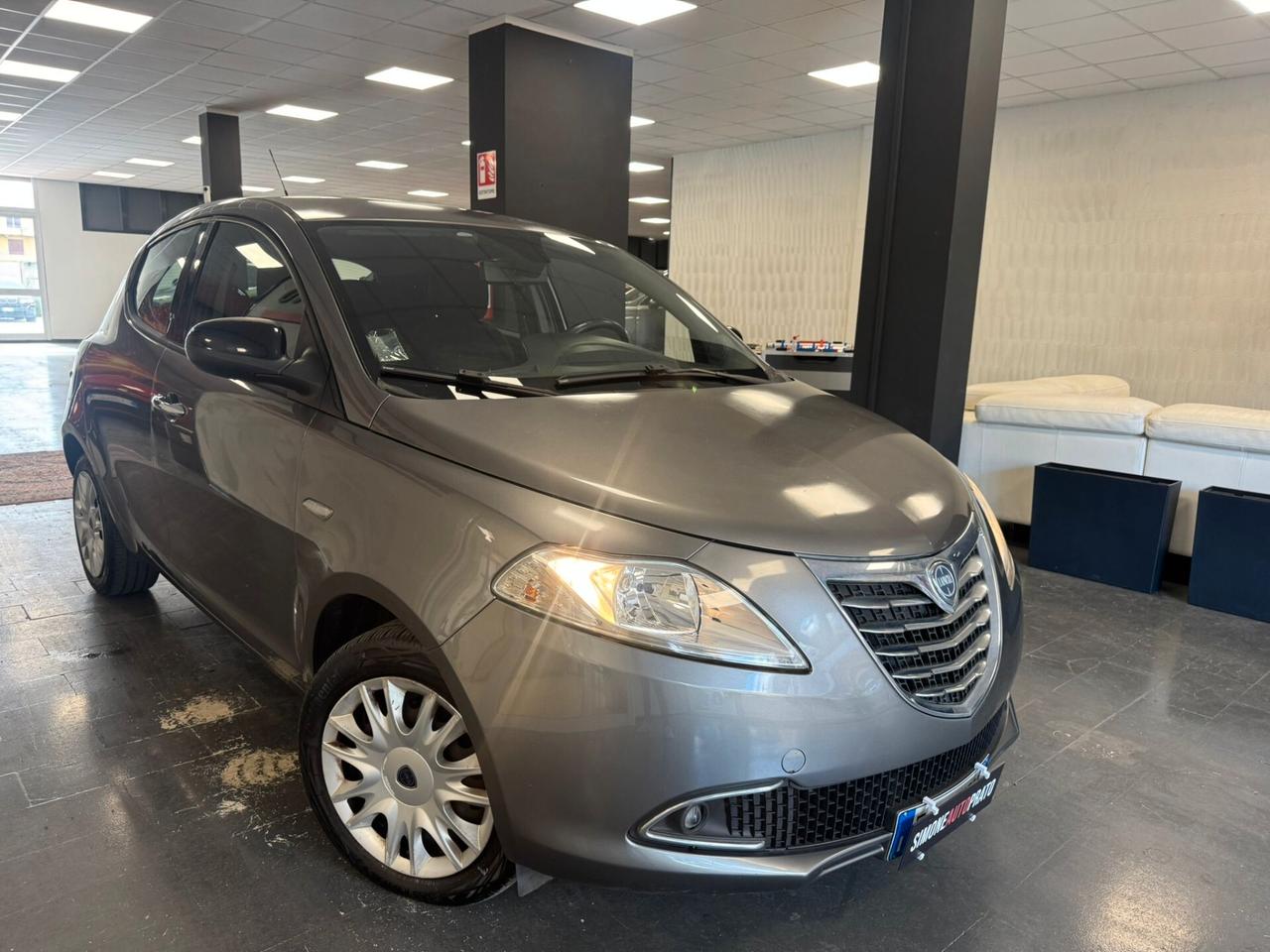 Lancia Ypsilon 1.2 69 CV 5 porte Silver
