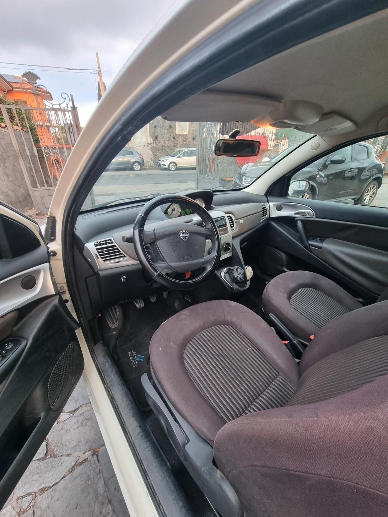 Lancia Ypsilon 1.4 Platino
