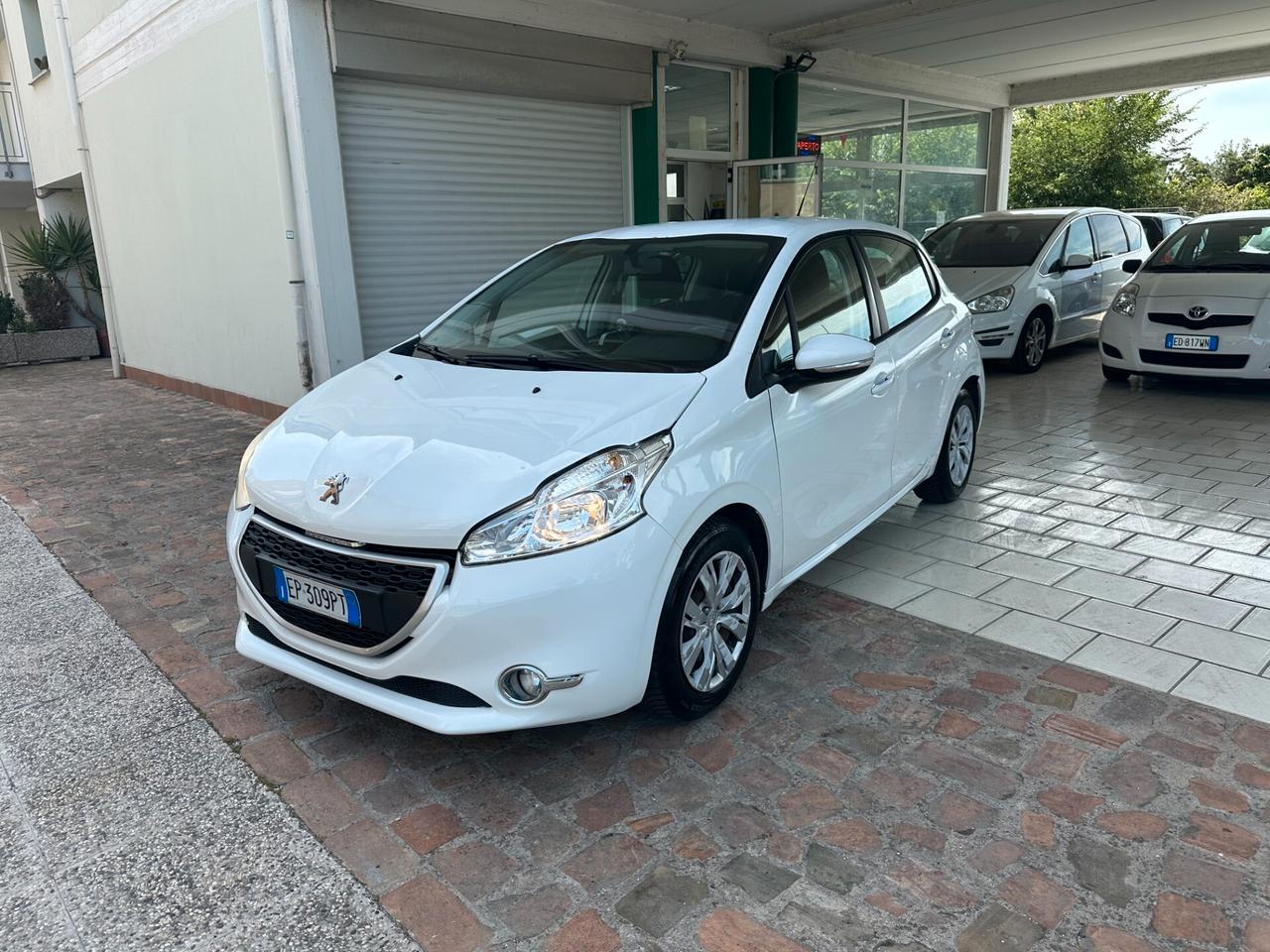 Peugeot 208 1.2 VTi 82 CV (12 RATE)