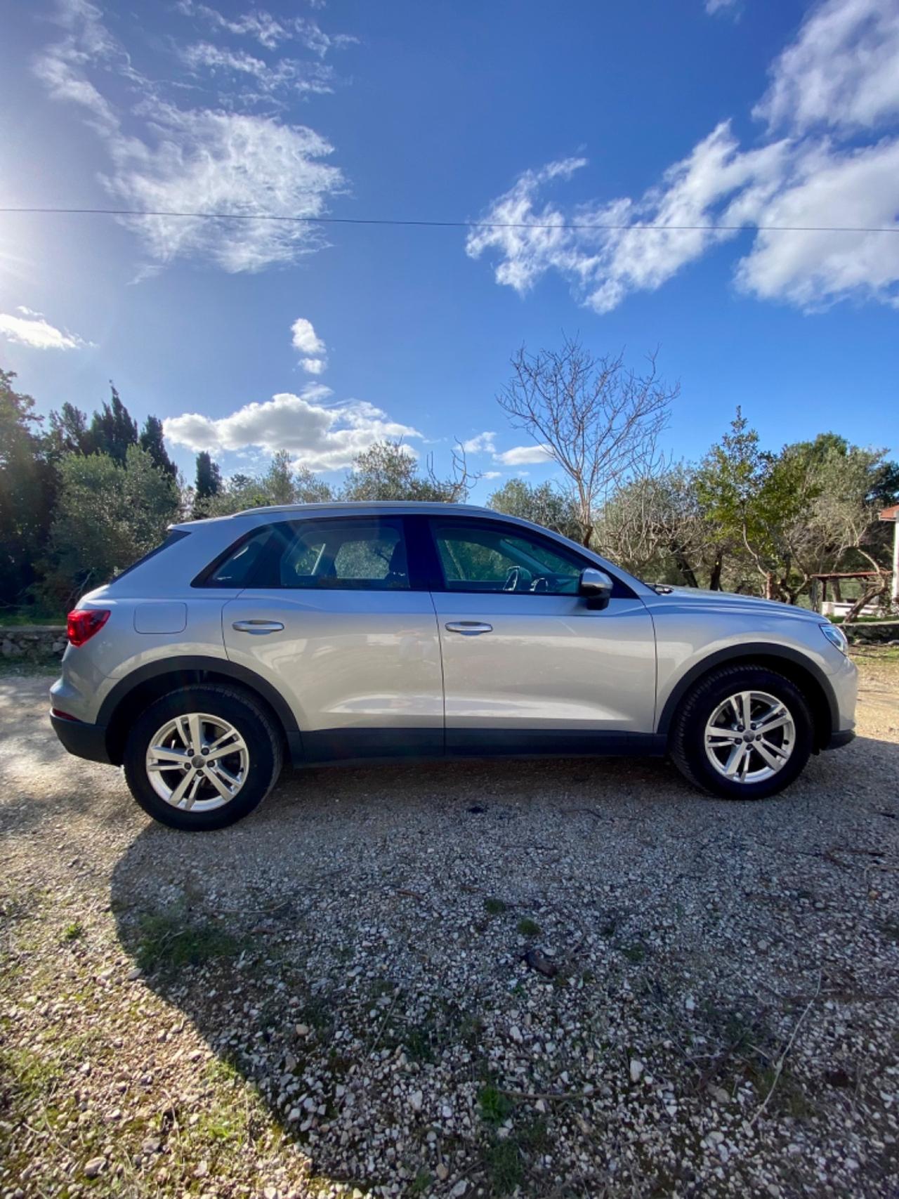 Audi Q3 40 TDI quattro S tronic Business Advanced