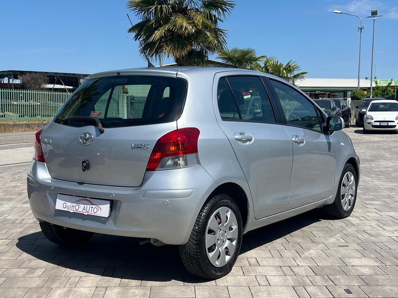 Toyota Yaris 1.0 5 porte Luxury pack FINANZIABILE