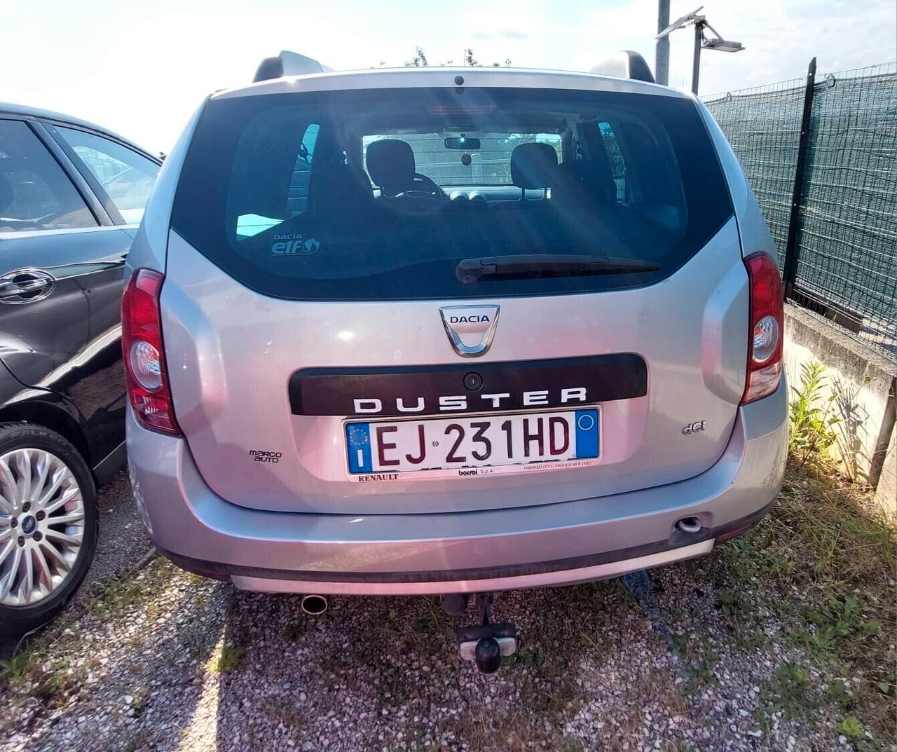 Dacia Duster 1.5 Diesel Neopatentati con gancio di traino