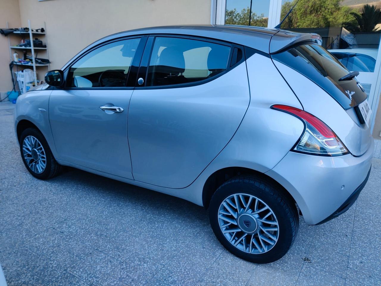 Lancia Ypsilon Benz/Metano