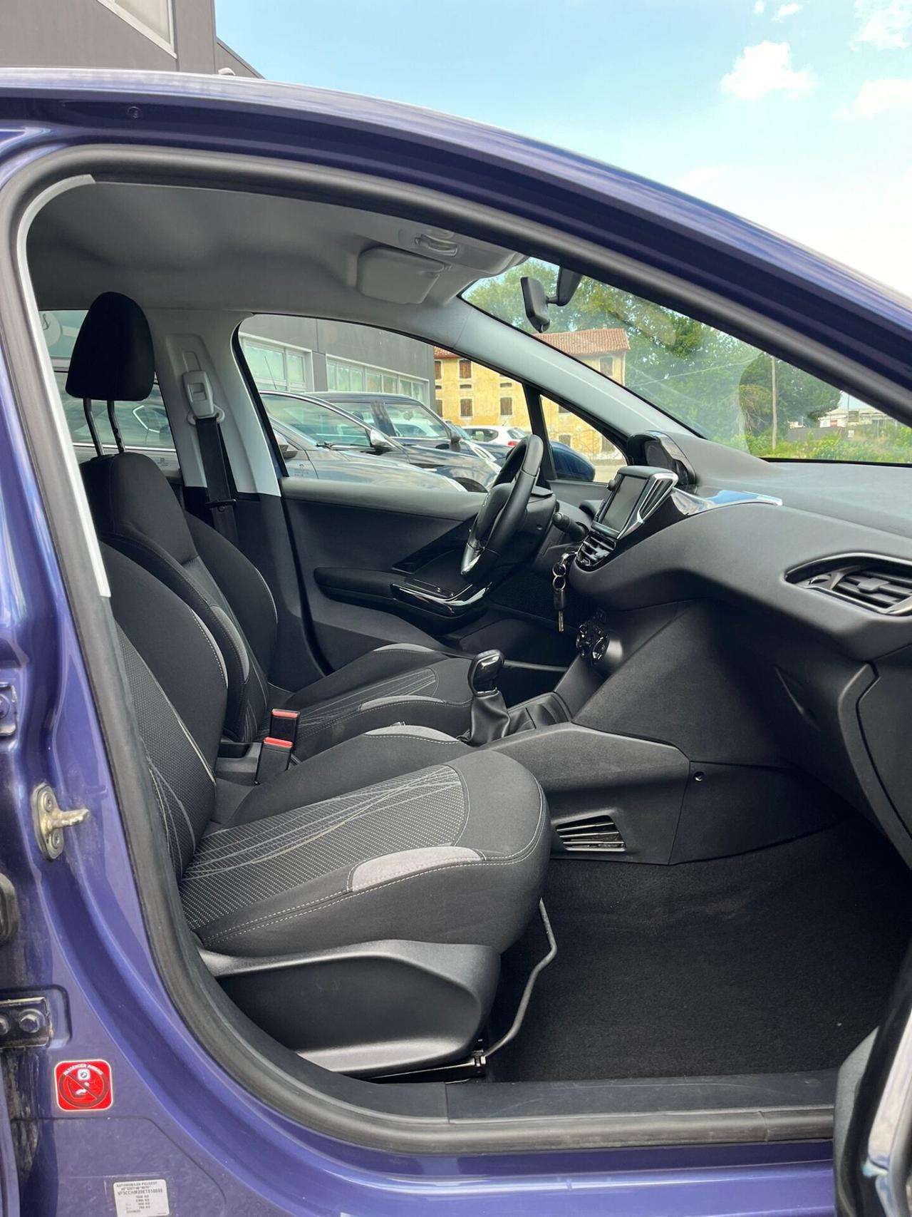 Peugeot 208 Neopatentati
