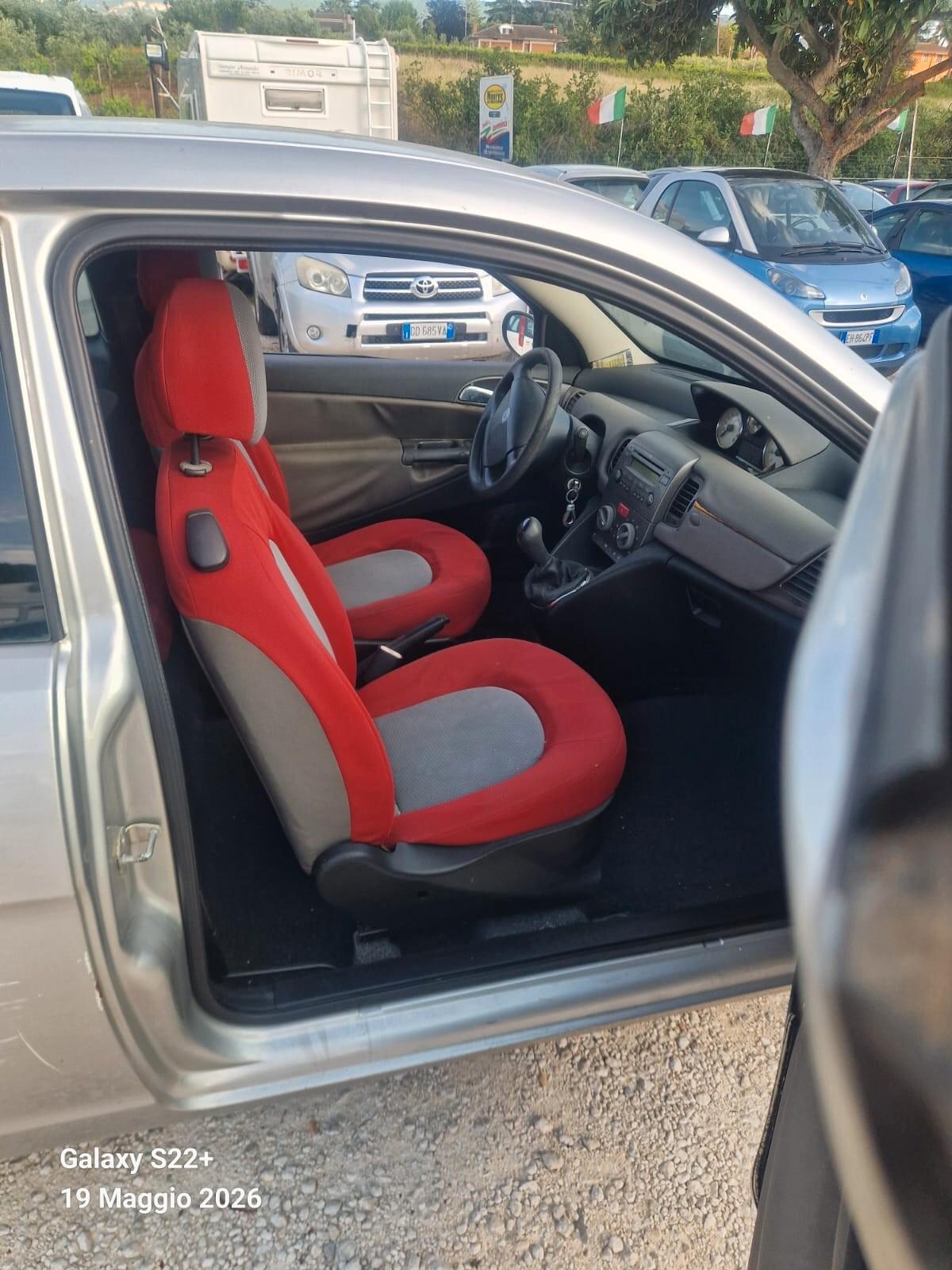 Lancia Ypsilon 1.3 MJT 75 CV Argento
