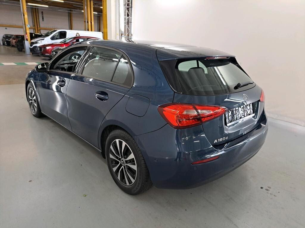 MERCEDES-BENZ A 180D 116CV 6M. BUSINESS SOLUTION ( CRUISE - NAVI - PARK ASSIST )