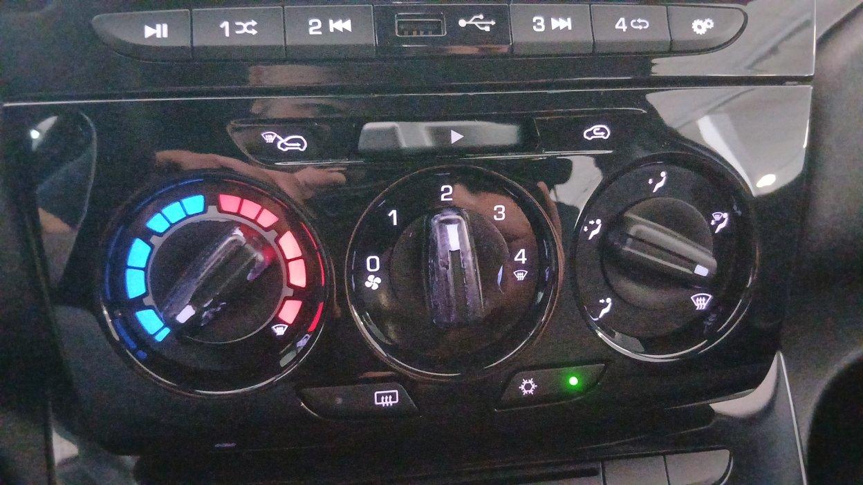 LANCIA Ypsilon 3ª serie - Ypsilon 1.2 69 CV 5 porte GPL Ecochic Black and Noir