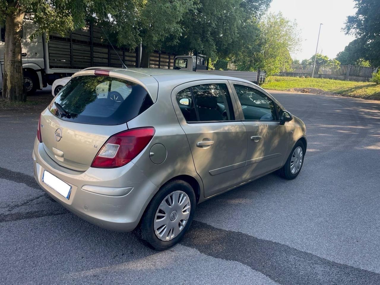 Opel Corsa 1.2 5 porte Cosmo per Neopatentati