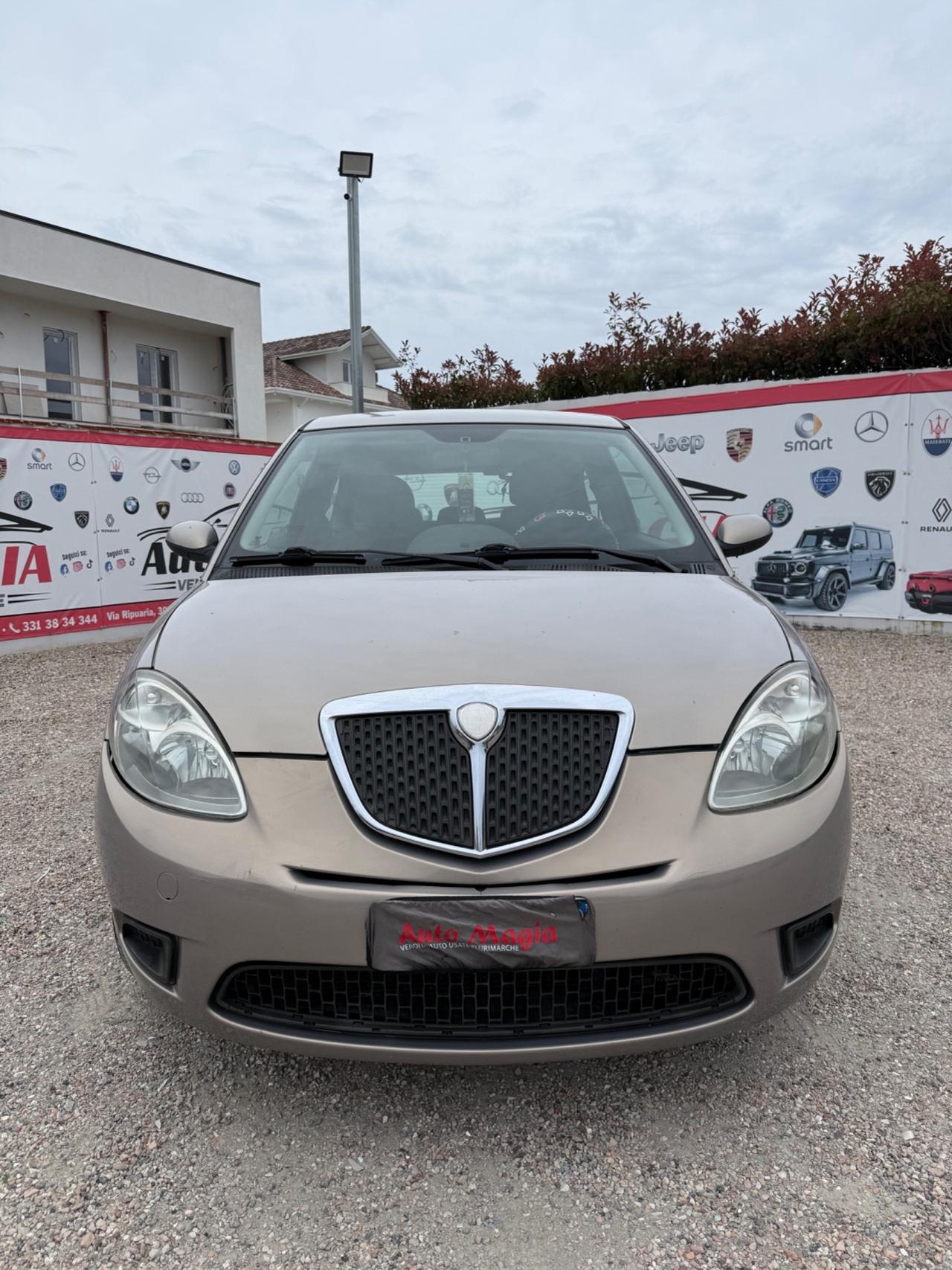 Lancia Ypsilon 1.3 MJT 75 CV Platino