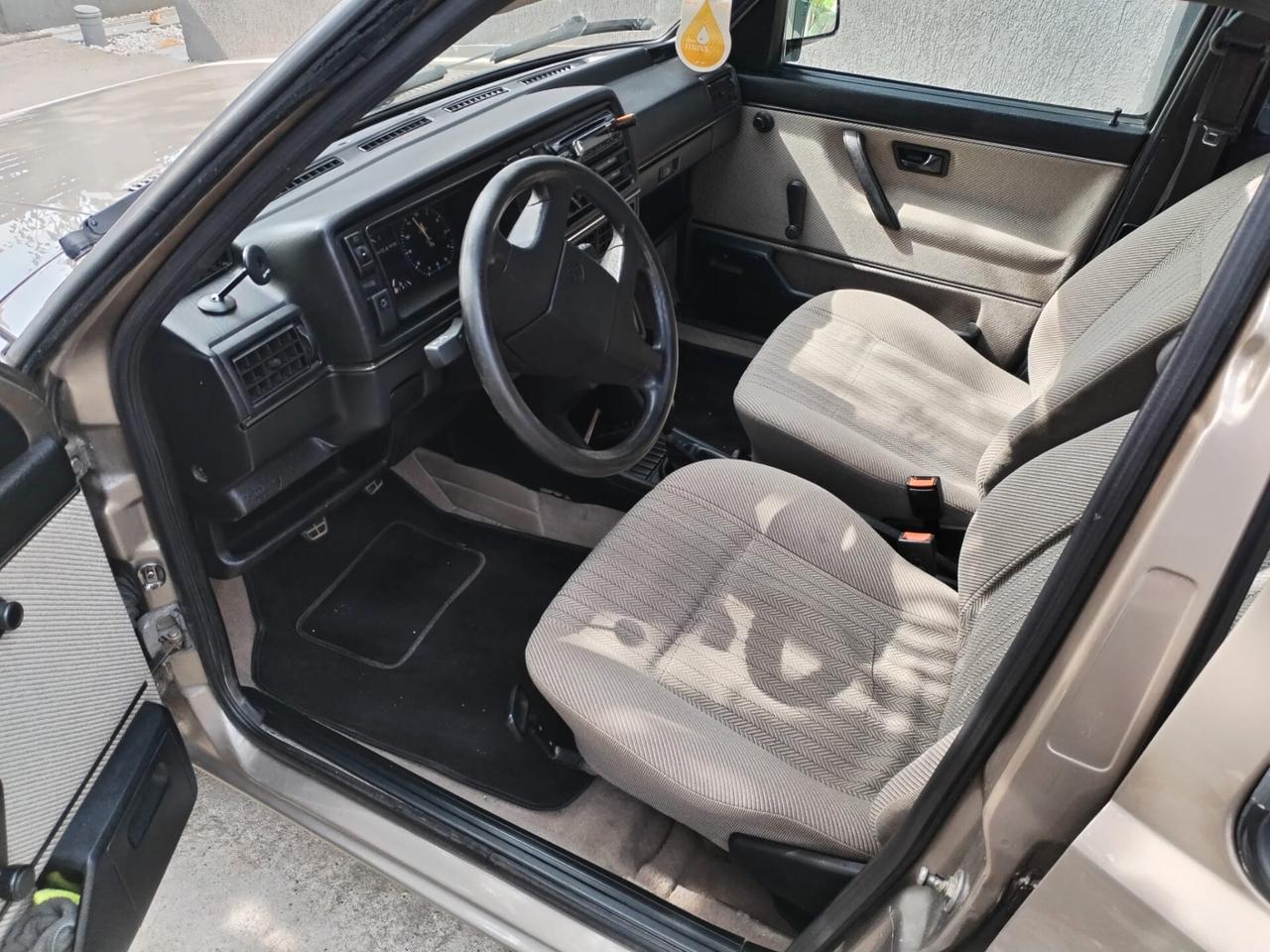 Volkswagen Golf 1300i cat 5 porte GL