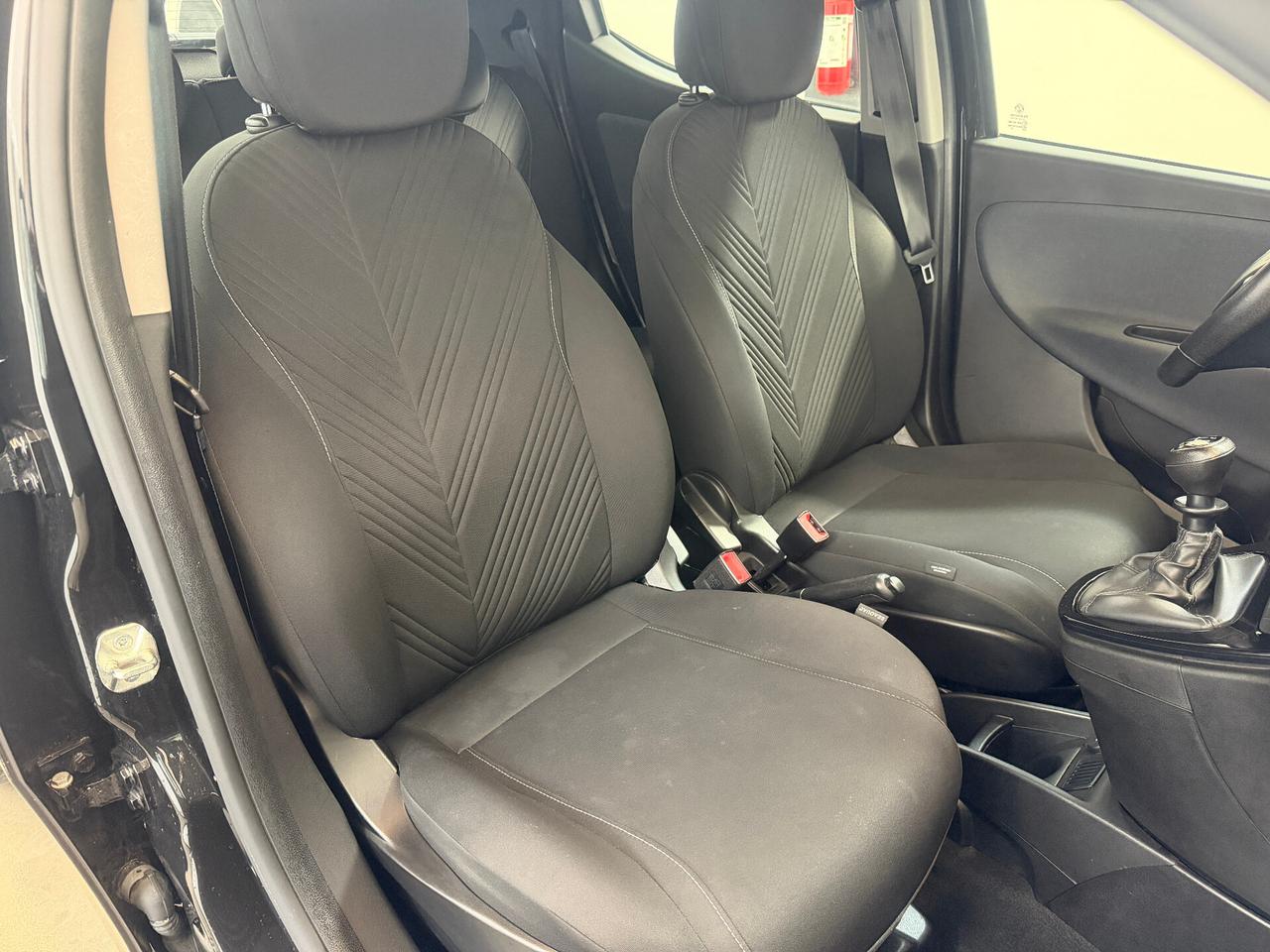 Lancia Ypsilon 1.0 FireFly 5 porte Posti S&S Hybrid Ecochic Gold