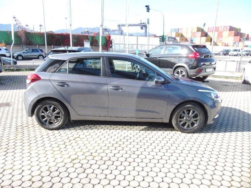 Hyundai i20 1.2 84 CV 5 porte Blackline MOLTO BELLA TUTTA TAGLIANDATA HYUNDAI