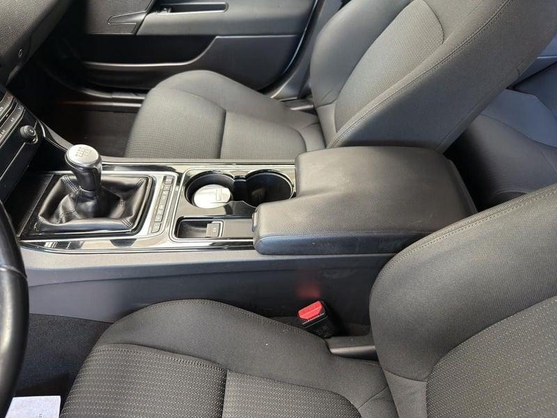 Jaguar XE JAGUAR XE 2.0 D 180cv 6m - PURE BUSINESS EDITION -