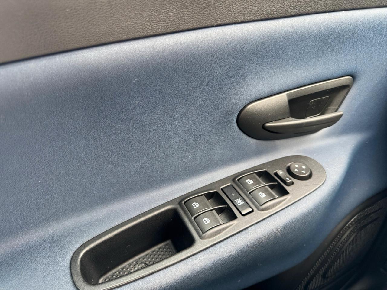 Lancia Ypsilon 1.0 Hybrid Platino