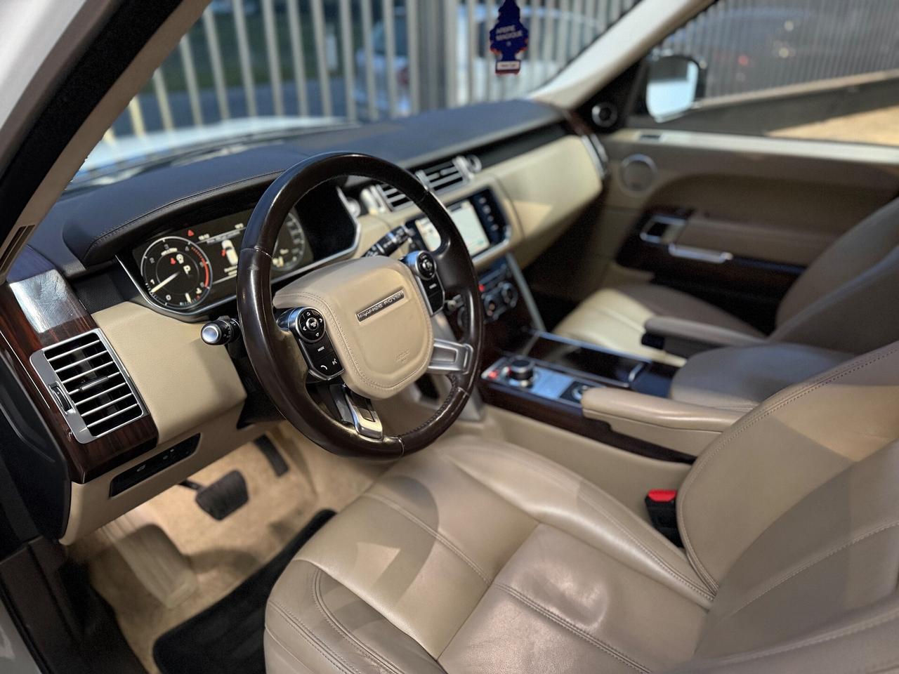 Land Rover Range Rover Vogue 3.0TDV6 black edition