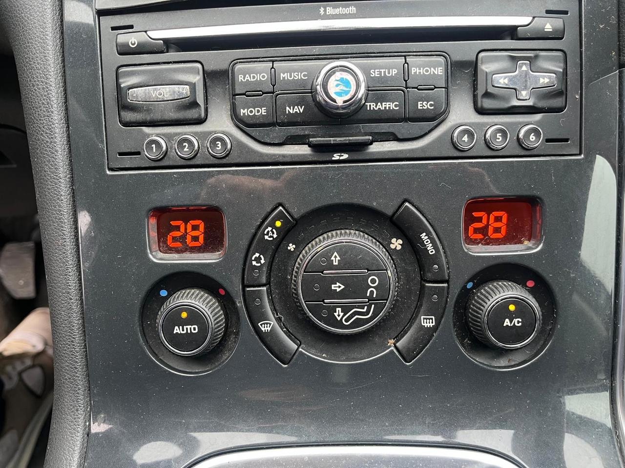 Peugeot 3008-1.6 hdi-full-2009