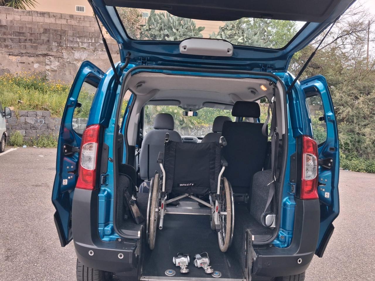 Peugeot Bipper Pianale ribassato con rampa disabili in carrozzina