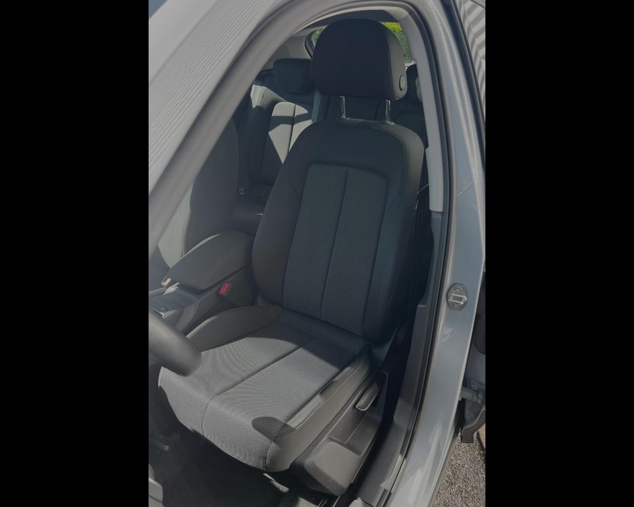 AUDI Q2 30 TDI S-TRONIC BUSINESS