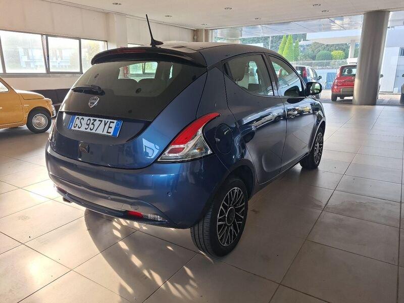 Lancia Ypsilon 1.0 FireFly 5 porte S&S Hybrid Platino