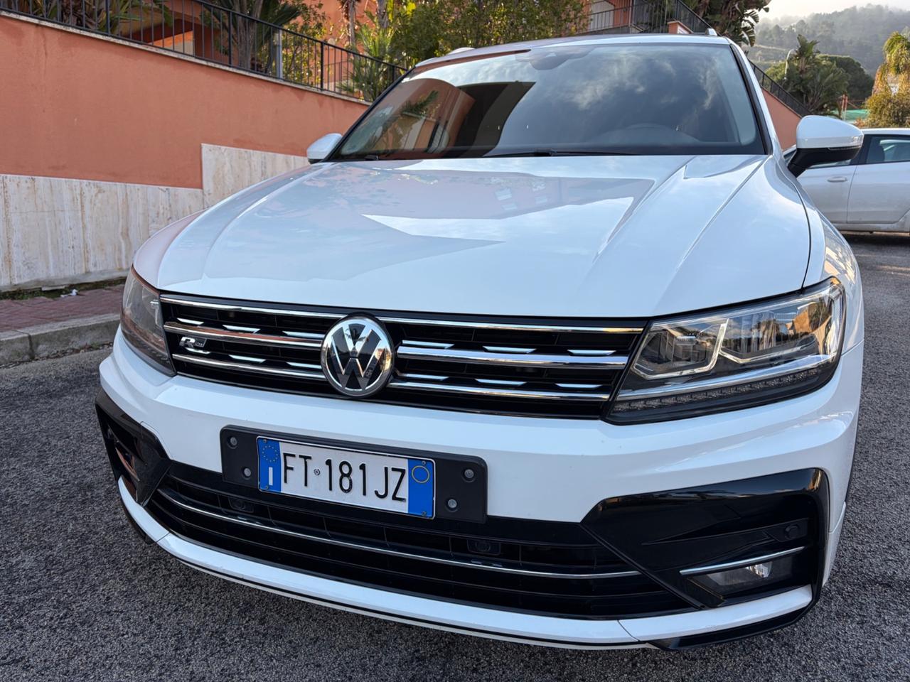 Volkswagen Tiguan 1.6 TDI R-Line strafull !!!