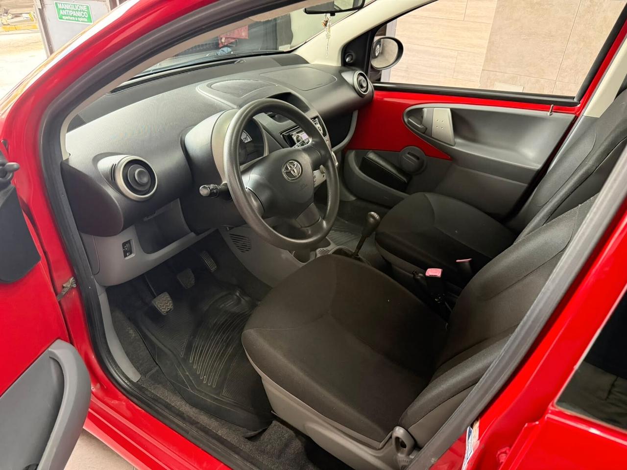 Toyota Aygo 1.0 12V VVT-i 5 porte Now Red Edition