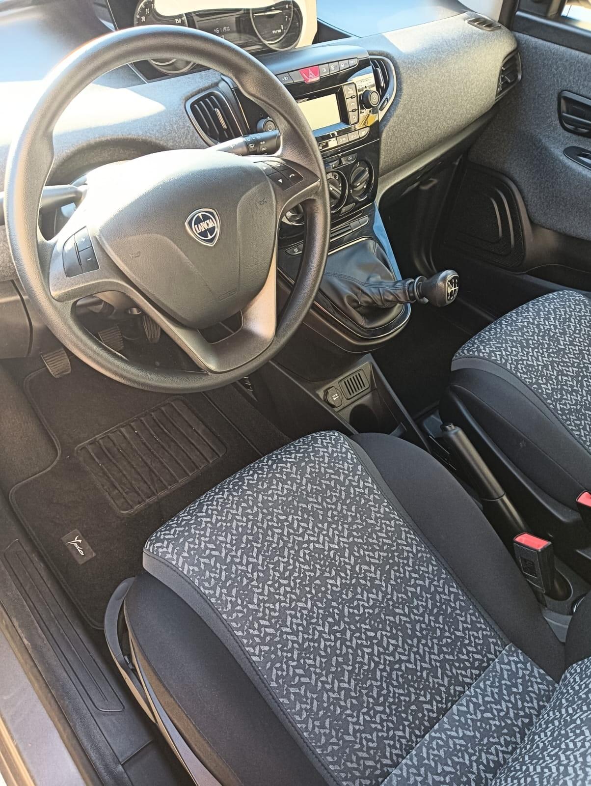 Lancia Ypsilon 1.0 FireFly 5 porte S&S Hybrid Ecochic Silver