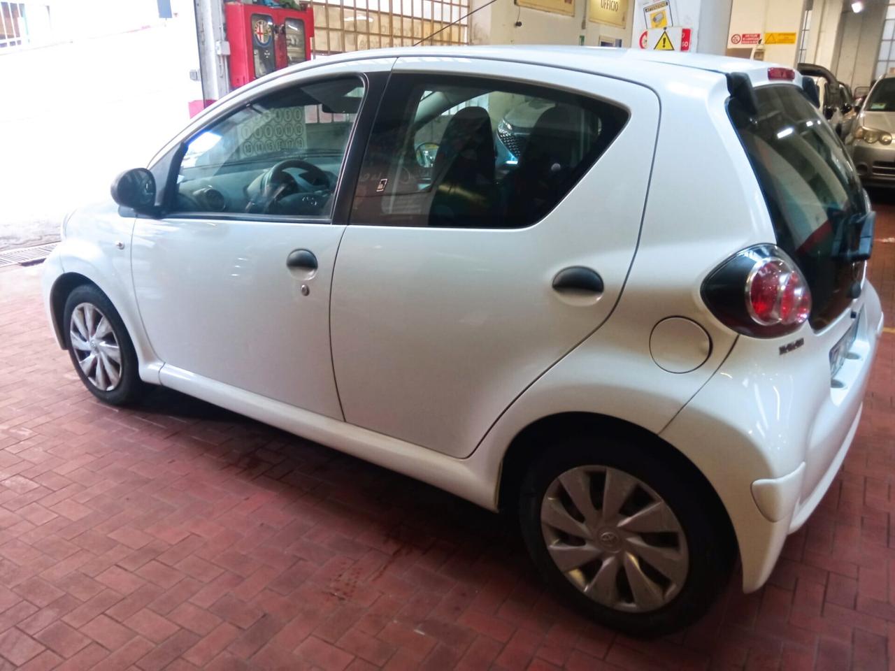 Toyota Aygo 1.0 12V VVT-i 5 porte Cool Soda Connect
