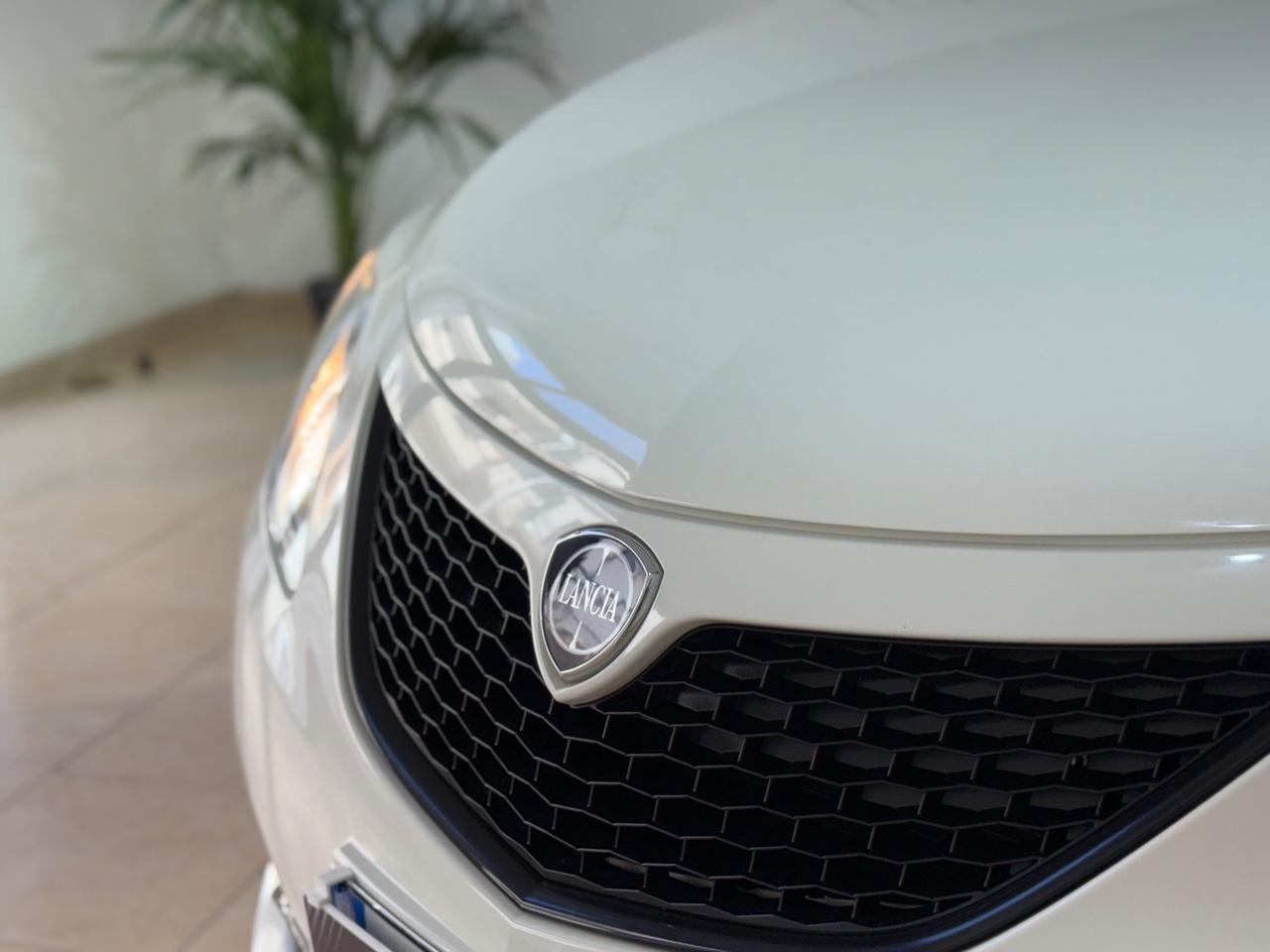 Lancia Ypsilon 1.2 69 CV 5 porte Gold