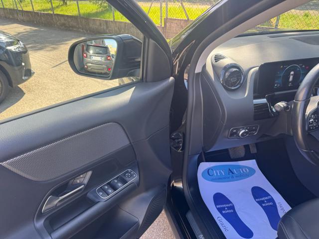 MERCEDES-BENZ GLA 180 d Automatic Business NAVI+RETR. SOLI KM. 41.200