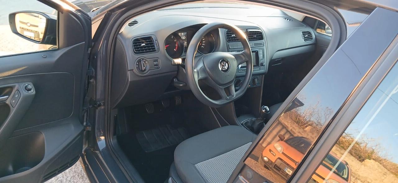 Volkswagen Polo 1.0 MPI 5P Trendline - 2014