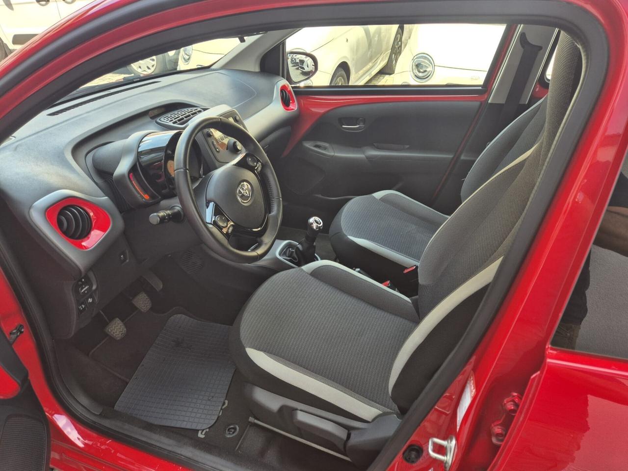 Toyota Aygo 1.0 Connect 5 porte SOLO 3000KM OK NEO