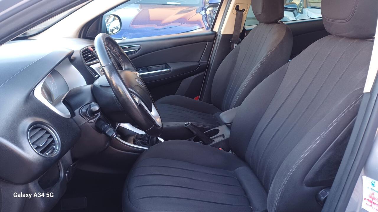 Lancia Delta 1.6 MJT DPF Gold 2012