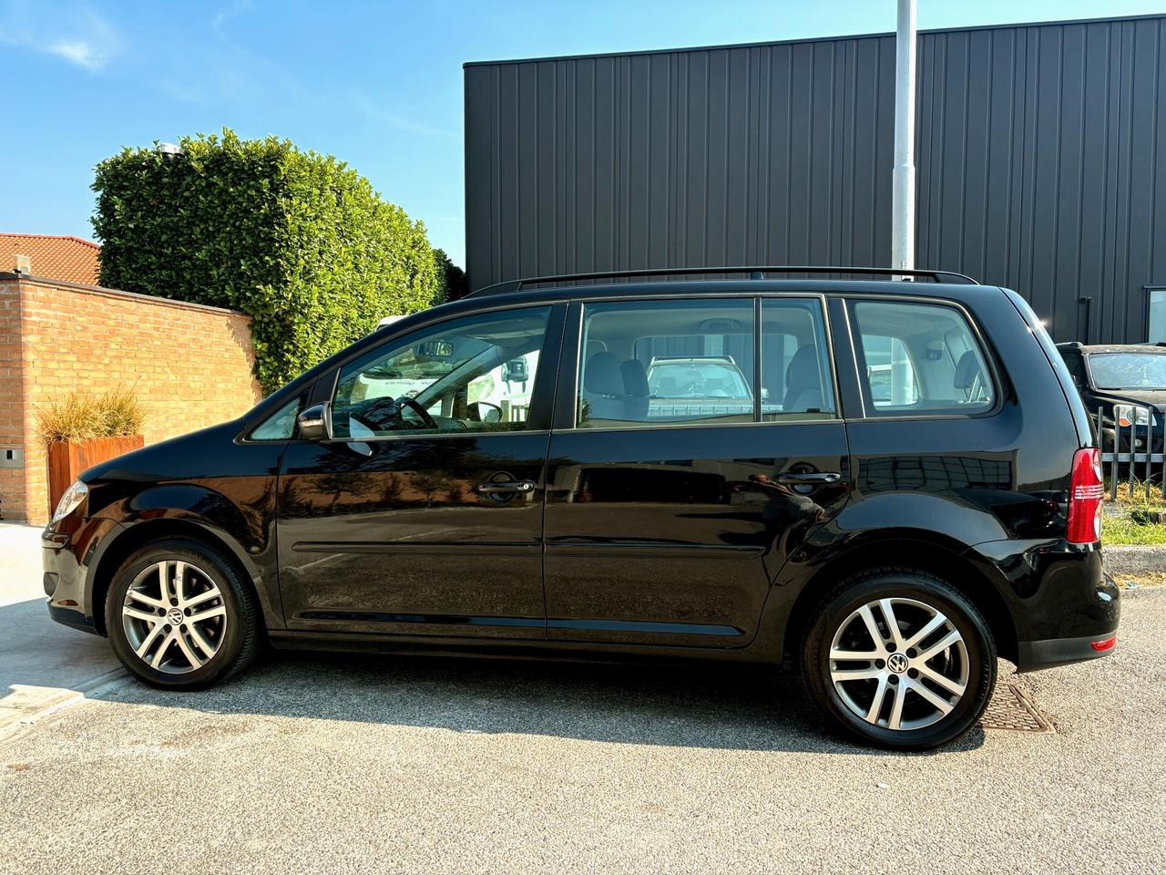 VW TOURAN 1.6 benzina- 7POSTI-U.Propr-2010