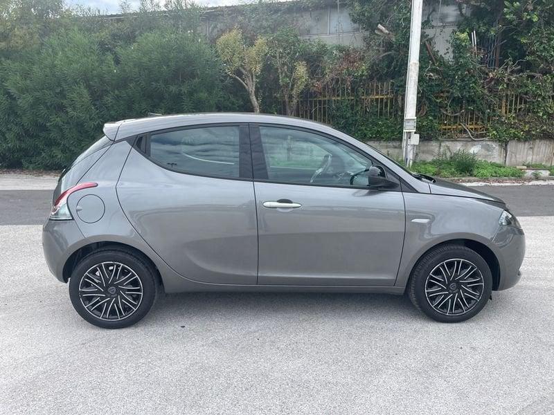 Lancia Ypsilon 1.0 FireFly 70cv S&S Hybrid GOLD