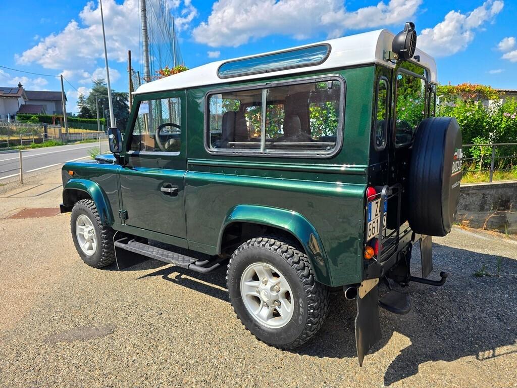 Land Rover Defender 90 TD5 RESTAURATA!
