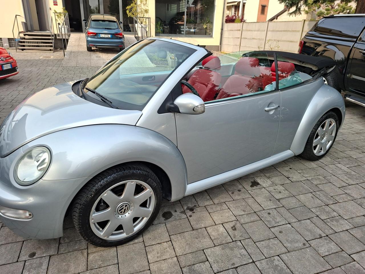 Volkswagen New Beetle 2.0 Cabrio tagliandata INTERESSE STORICO