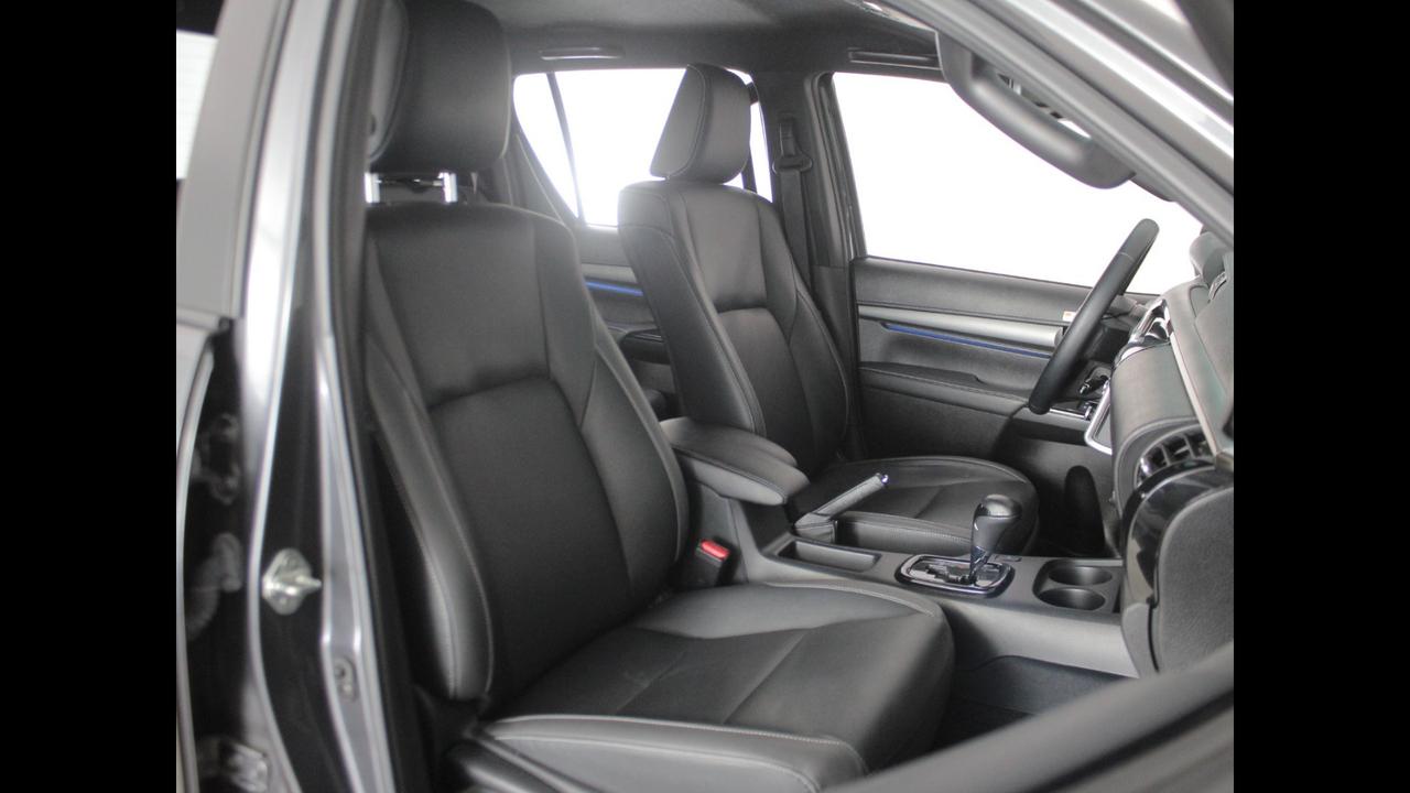 TOYOTA Hilux IV 2021 - Hilux 2.8 d double cab Invincible 4wd auto