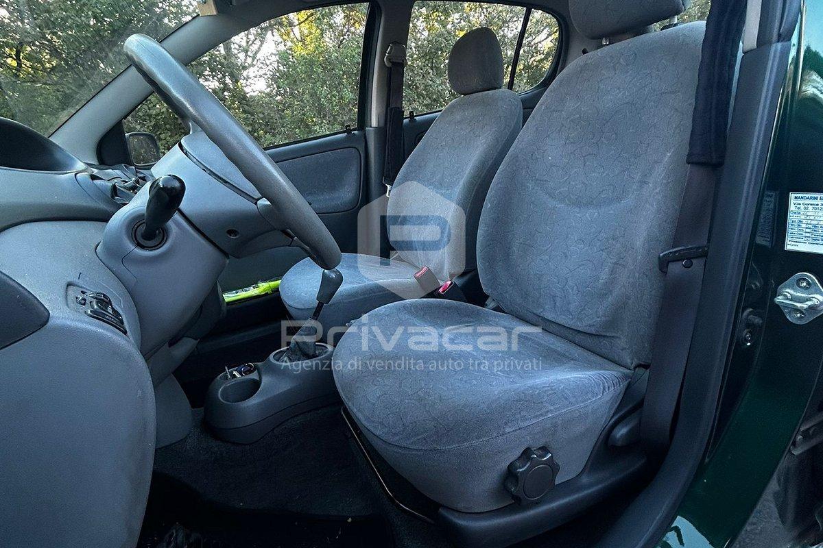 TOYOTA Yaris 1.0i 16V cat 5 porte