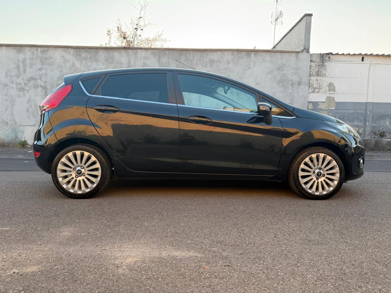 Ford Fiesta 1.4 TDCi 68CV 5 porte Titanium