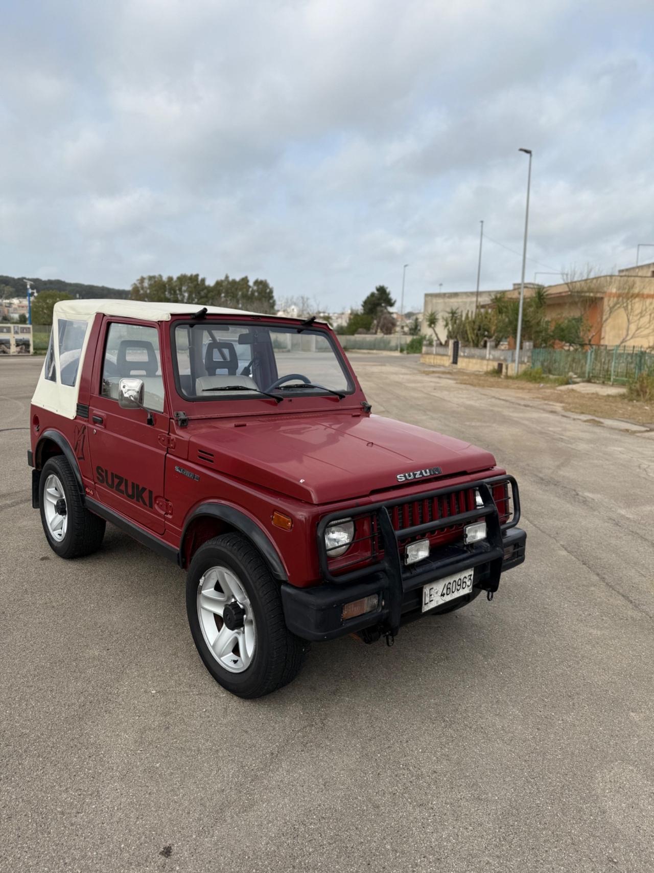 Suzuki SJ 410 Berlina de luxe