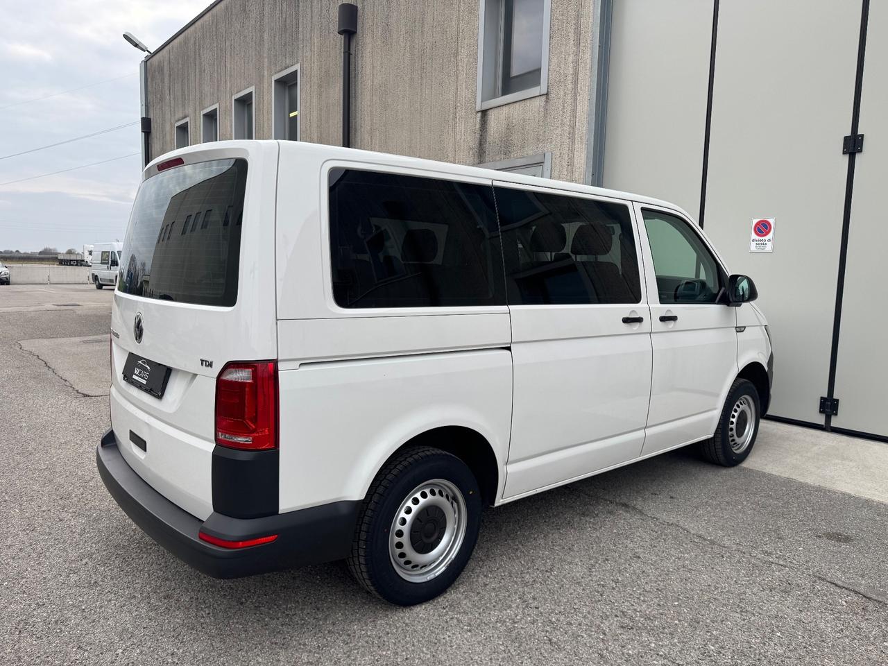Volkswagen Transporter 2.0 TDI 9 posti