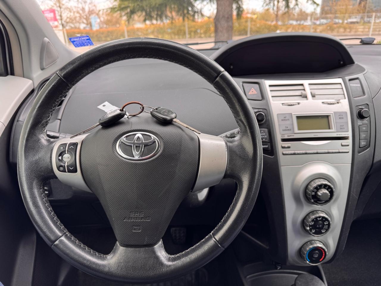 Toyota Yaris 1.0 5 porte Sol OK NEOPATENTATI