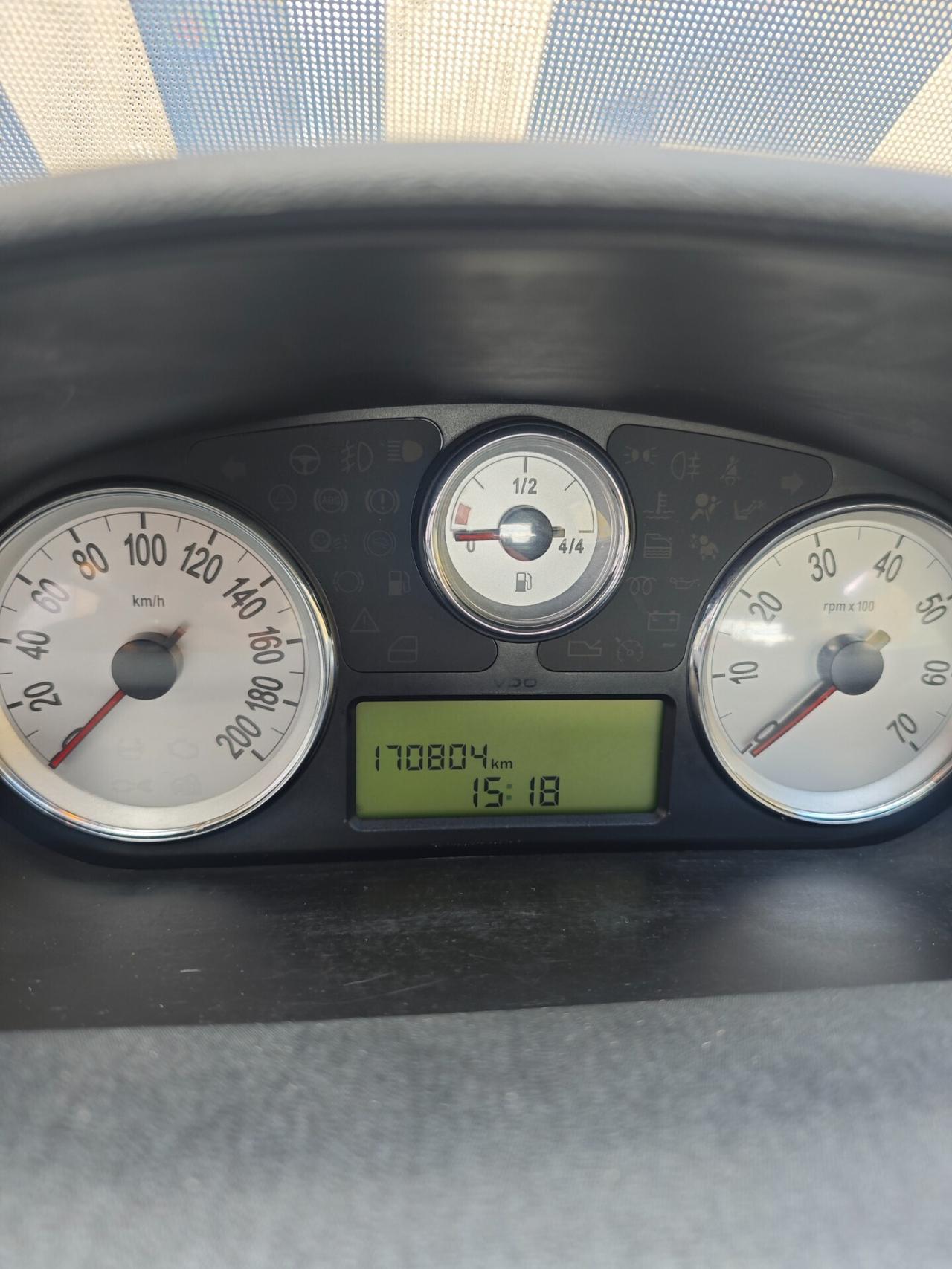 Lancia Ypsilon 1.3 MJT 75 CV Versus