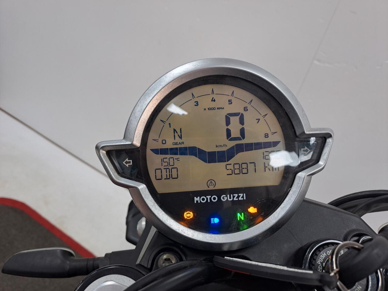 Moto Guzzi V7 Stone DA 65 € AL MESE – SENZA ANTICIPO